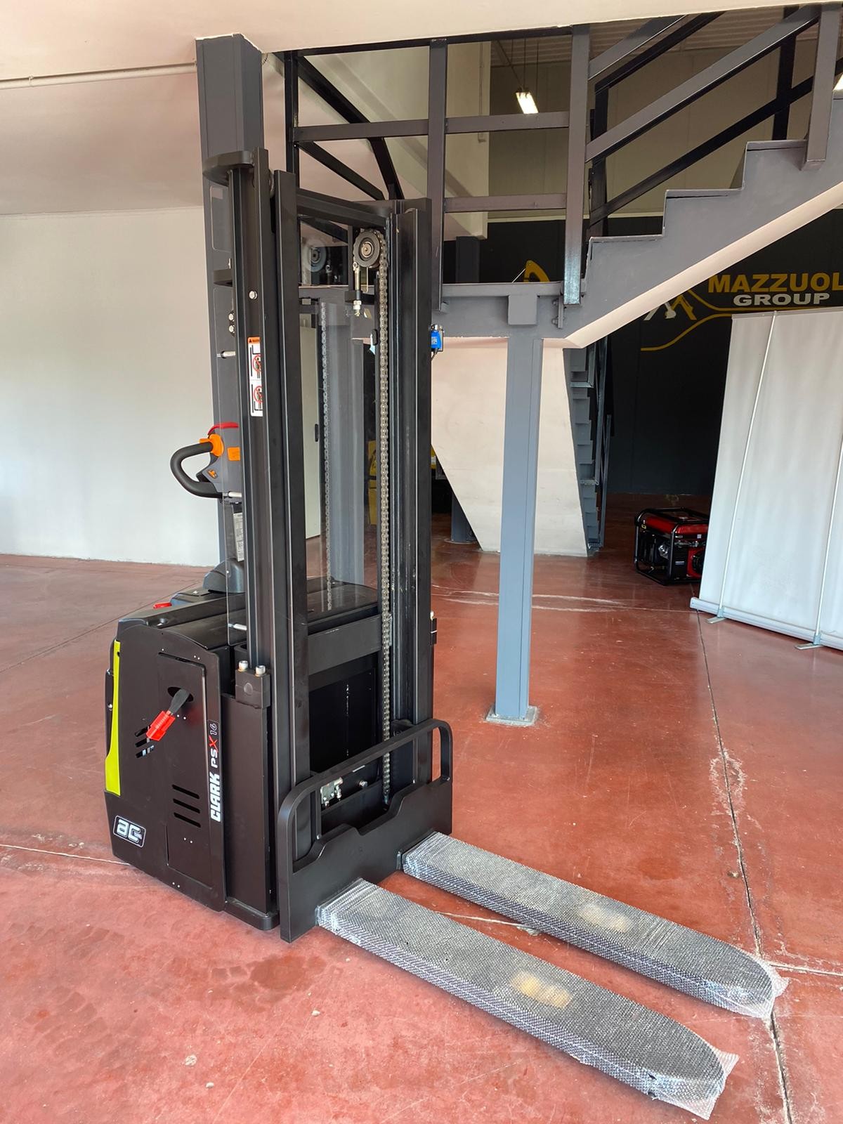 psx16 electric stacker